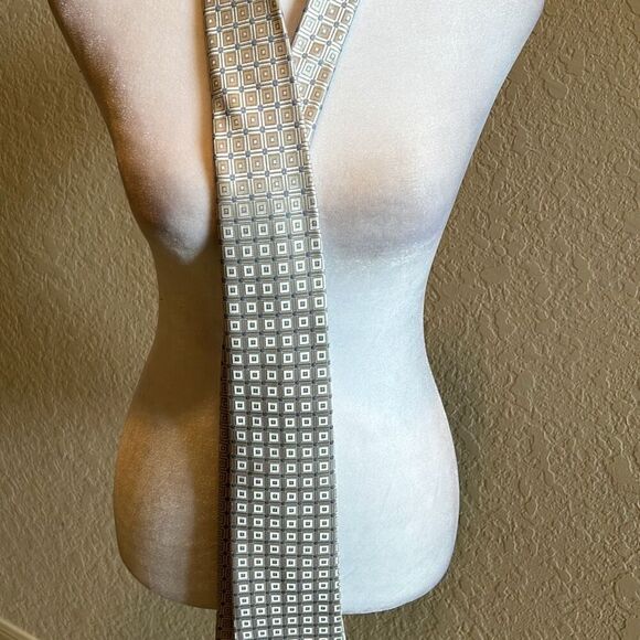 Donald Trump Signature Collection Men's Neck Tie Silver And Blue Square Pattern - Picture 9 of 10